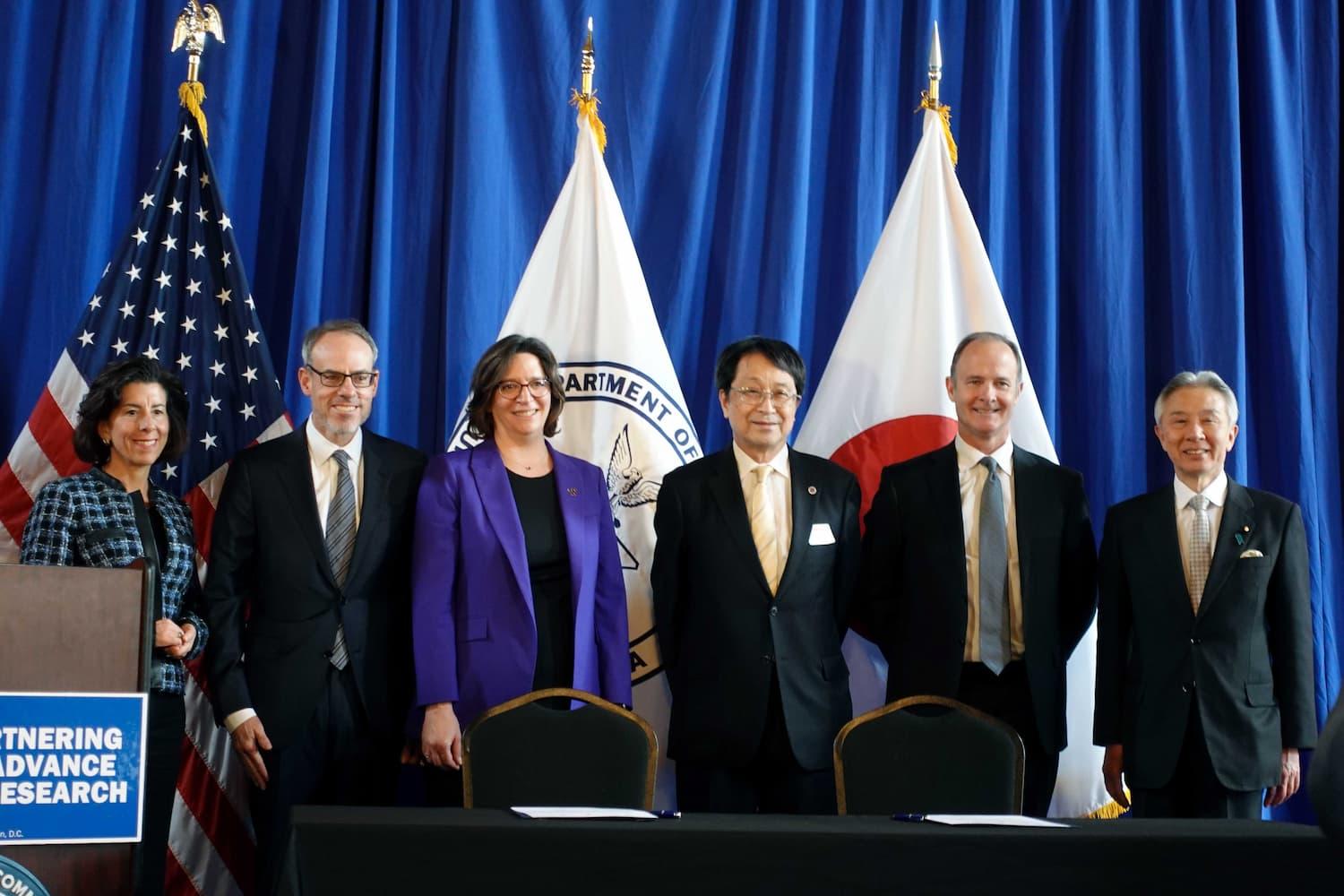 From left to right, U.S. Secretary of Commerce Gina RAIMONDO, Amazon Senior Vice President David ZAPOLSKY, UW Provost Tricia SERIO, University of Tsukuba President NAGATA Kyosuke, NVIDIA Vice President Ned FINKLE, and Japanese Minister of Education, Culture, Sports, Science and Technology MORIYAMA Masahito.