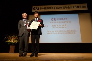 佐々木聡会長(左)西堀英治教授(右)