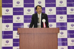 歓迎のあいさつを行う永田学長