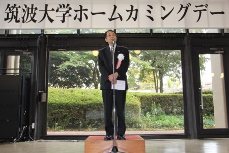 歓迎の挨拶を述べる永田学長