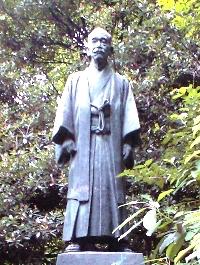 嘉納治五郎の像