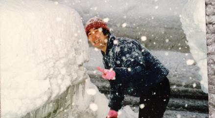 僻地医療に従事していた頃。福島県金山町診療所の雪かき(1991年2月)