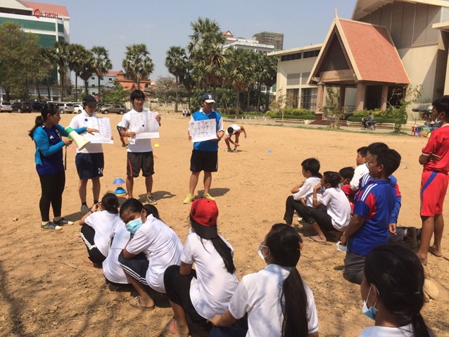 カンボジアの小学校で実施した障がい者理解を進める体育の授業風景