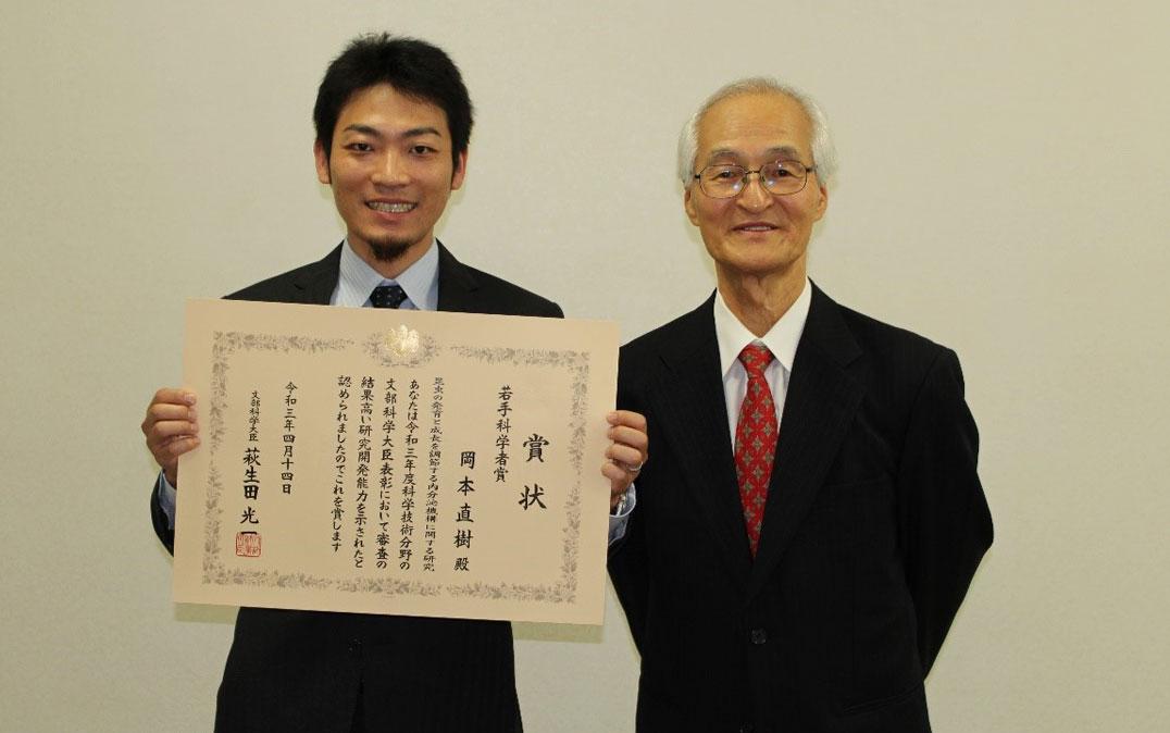 左から岡本助教、林センター長