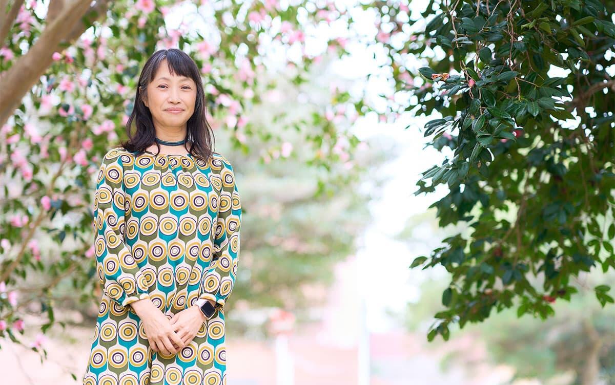 綾部早穂教授の写真