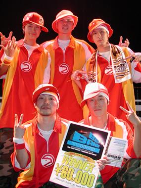 学生時代はストリートダンスサークル「Real Jam」に所属。 写真は学生のダンスコンテストBIG BANG!!TOKYO第1回大 会で優勝した時のもの 