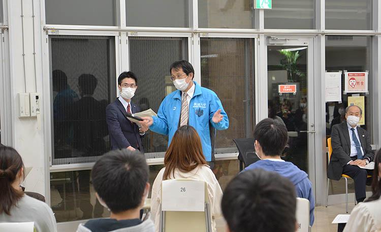 交流会の様子の写真