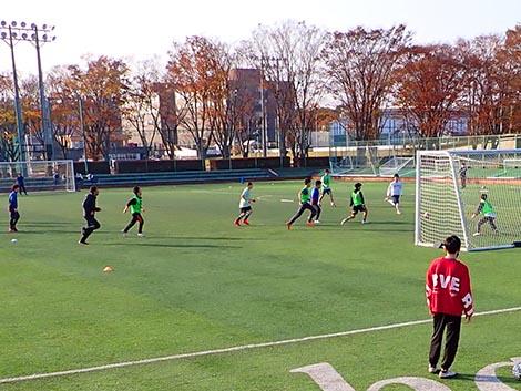 サッカー試合風景