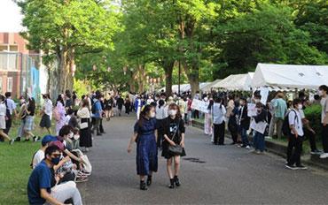 本祭の賑わい