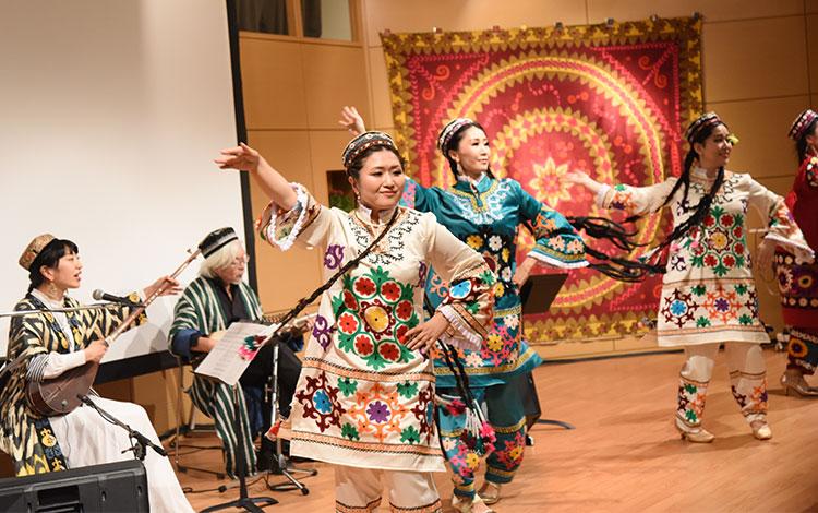 Concert of traditional Uzbek music and dance