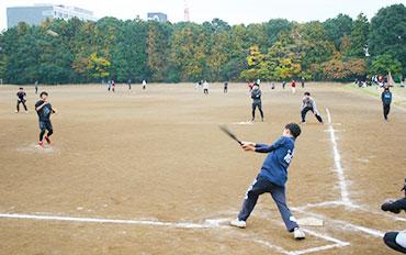 ソフトボール　試合の様子