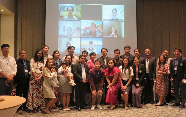 Group Photo with Thai International Students Association through Online