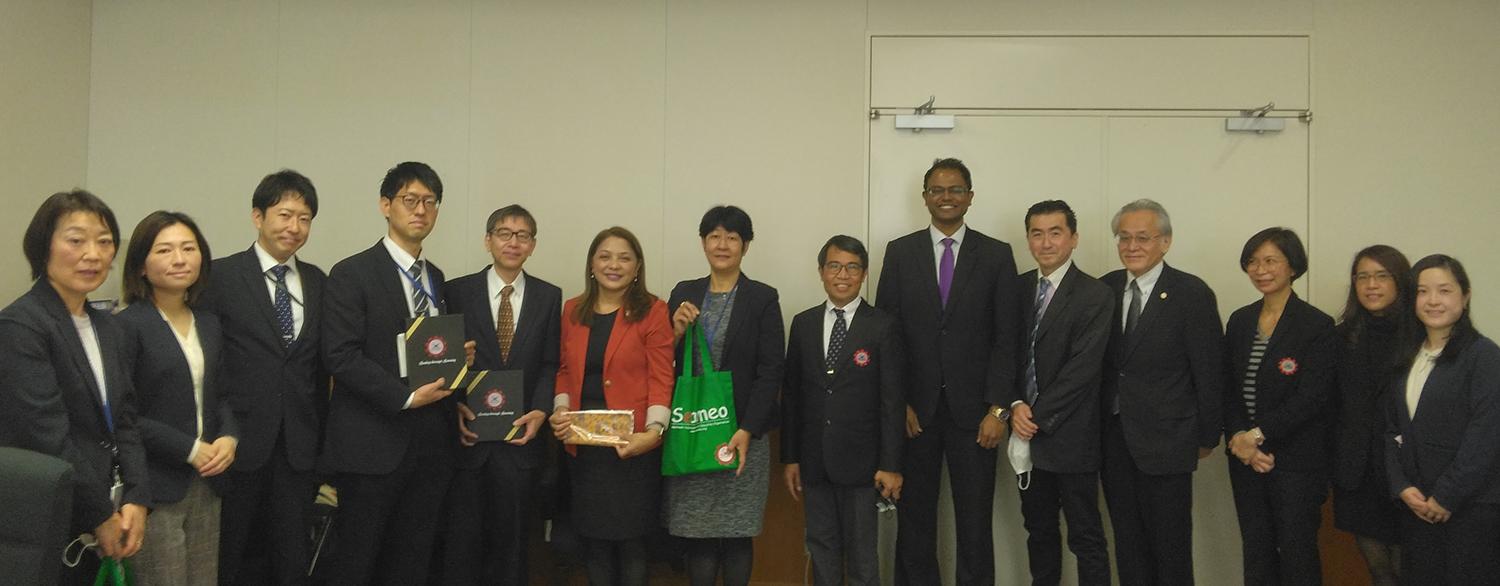 Group photo at the courtesy call to MEXT