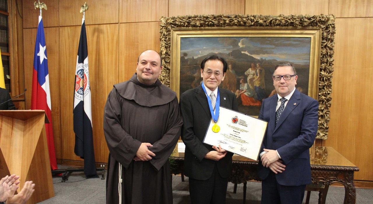 From left, Vice Gran Canciller, Fare Cristian Ehin, Prof. Isoda and Rector, Dr. Nelson Vazquez