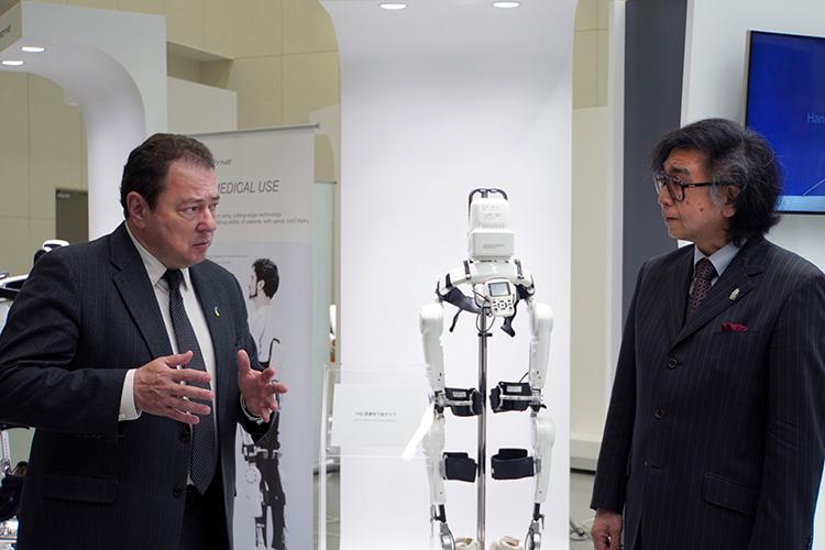 Ambassador receives explanation of HAL from Prof. SANKAI (President of CYBERDYNE)