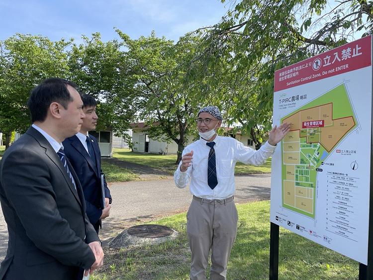 Guided tour of the farm by Assis. Prof. KATO