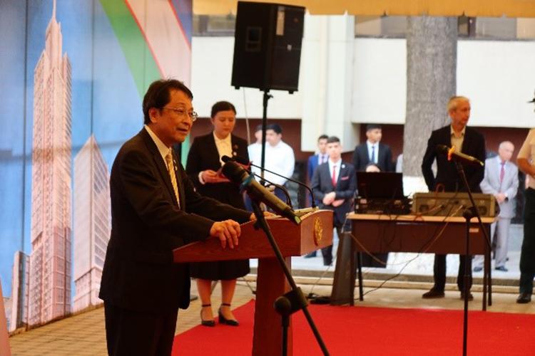 President NAGATA delivering his congratulatory address