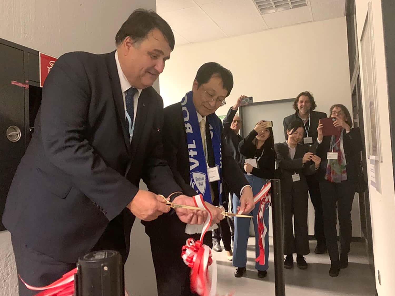 Ribbon-cutting ceremony by both university presidents