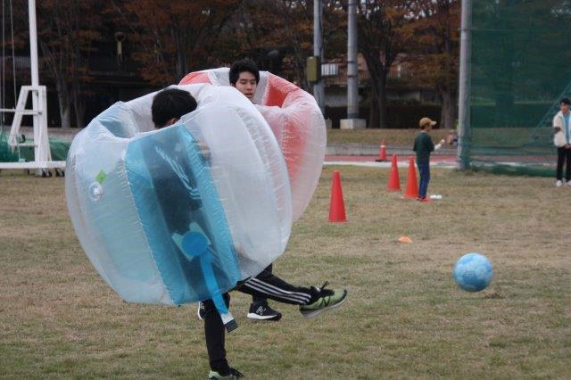 学生委員会企画 バブルサッカーの様子