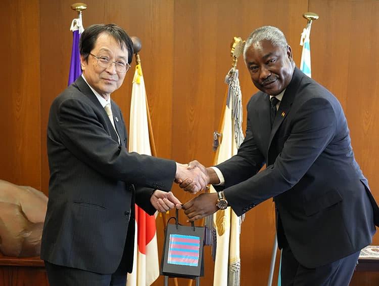 Minister OKAITEYE and President NAGATA