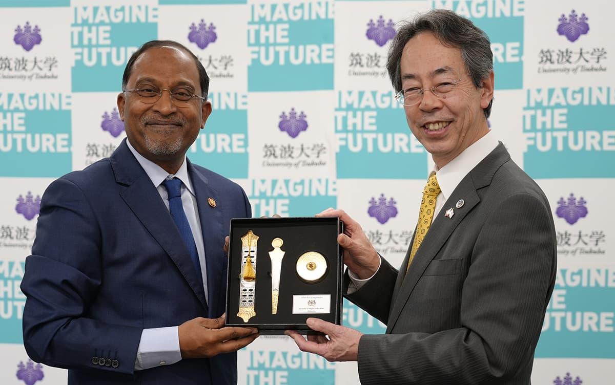 Minister Zambry and Vice President IKEDA