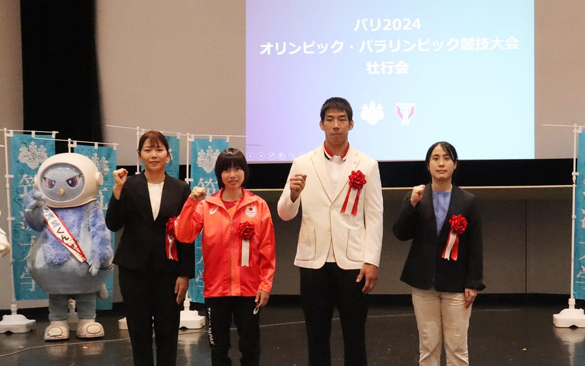 左から榎本 遼香 選手、森 秋彩 選手、永瀬 貴規 選手、高橋 利恵子 選手