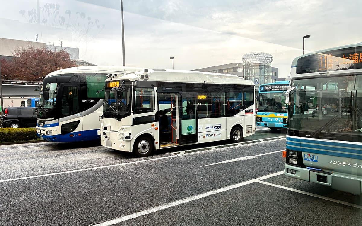 自動運転バス運転席の写真